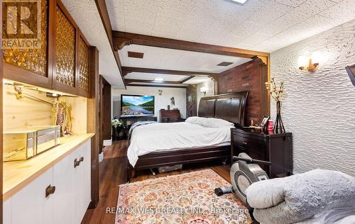 57 Westglen Crescent, Toronto, ON - Indoor Photo Showing Bedroom