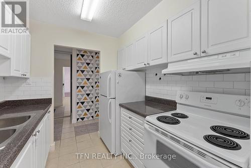 707 - 10330 Yonge Street W, Richmond Hill, ON - Indoor Photo Showing Kitchen With Double Sink