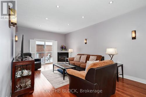 589 River Road E, Wasaga Beach, ON - Indoor Photo Showing Living Room