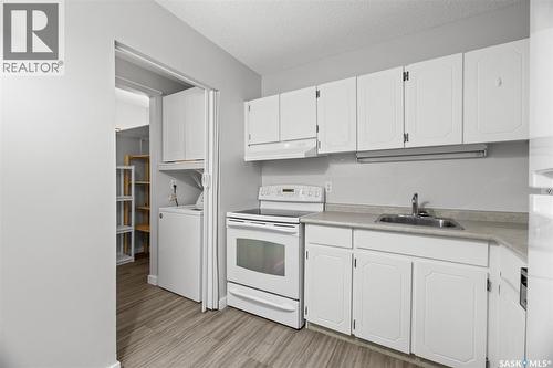 70 Gore Place, Regina, SK - Indoor Photo Showing Kitchen