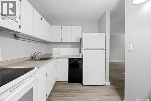 70 Gore Place, Regina, SK - Indoor Photo Showing Kitchen