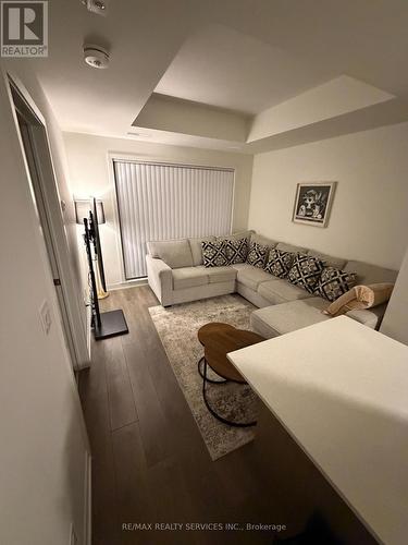 301 - 160 Canon Jackson Drive, Toronto, ON - Indoor Photo Showing Living Room