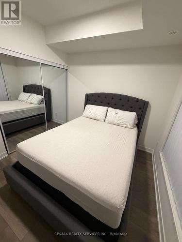 301 - 160 Canon Jackson Drive, Toronto, ON - Indoor Photo Showing Bedroom