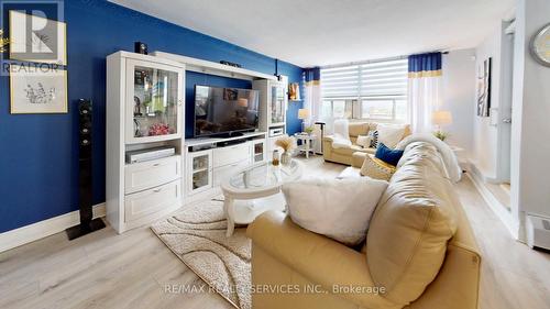 1219 - 551 The West Mall, Toronto, ON - Indoor Photo Showing Living Room