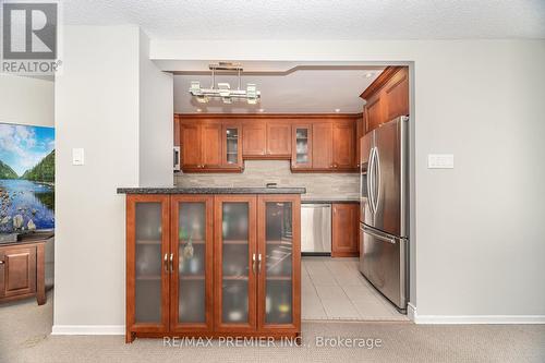 1602 - 475 The West Mall, Toronto, ON - Indoor Photo Showing Kitchen