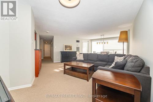 1602 - 475 The West Mall, Toronto, ON - Indoor Photo Showing Living Room