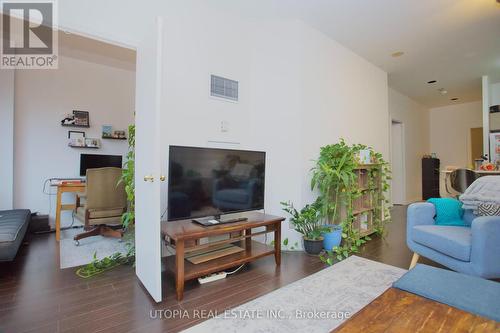 1017 - 7 King Street E, Toronto, ON - Indoor Photo Showing Living Room