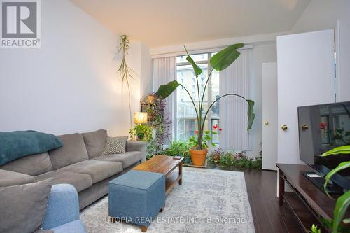 1017 - 7 King Street E, Toronto, ON - Indoor Photo Showing Living Room