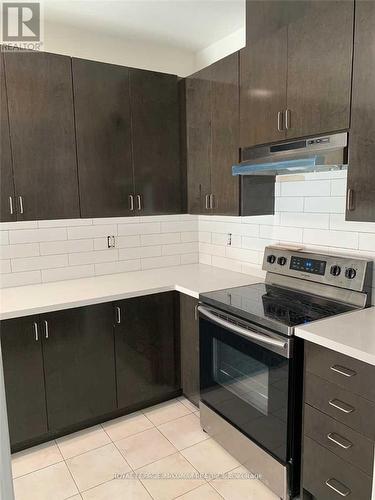 8 Tustin Road, Brampton, ON - Indoor Photo Showing Kitchen With Upgraded Kitchen