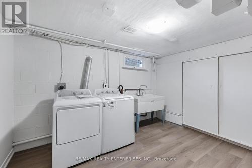 1503 Lochlin Trail, Mississauga, ON - Indoor Photo Showing Laundry Room