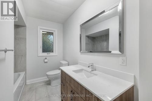1503 Lochlin Trail, Mississauga, ON - Indoor Photo Showing Bathroom