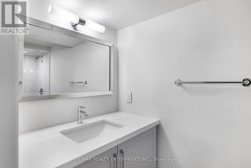 1503 Lochlin Trail, Mississauga, ON - Indoor Photo Showing Bathroom