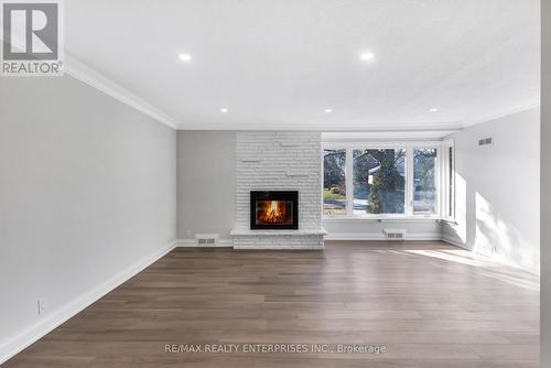 1503 Lochlin Trail, Mississauga, ON - Indoor Photo Showing Living Room With Fireplace