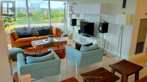610 - 1 Palace Pier Court, Toronto, ON - Indoor Photo Showing Living Room