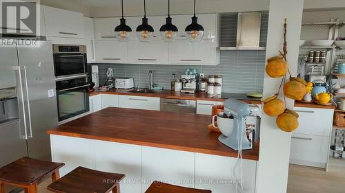 610 - 1 Palace Pier Court, Toronto, ON - Indoor Photo Showing Kitchen