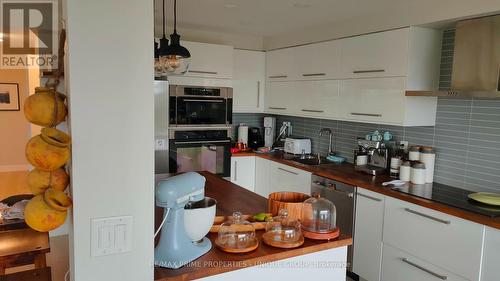 610 - 1 Palace Pier Court, Toronto, ON - Indoor Photo Showing Kitchen