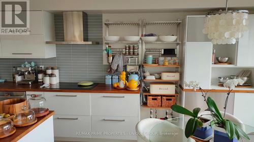 610 - 1 Palace Pier Court, Toronto, ON - Indoor Photo Showing Kitchen