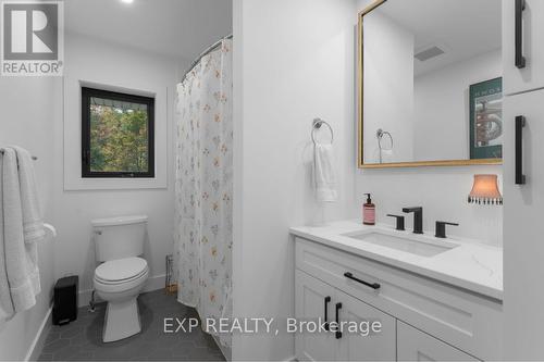 3169 King Street, Lincoln, ON - Indoor Photo Showing Bathroom