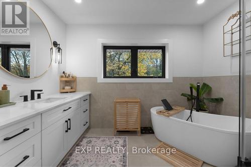 3169 King Street, Lincoln, ON - Indoor Photo Showing Bathroom