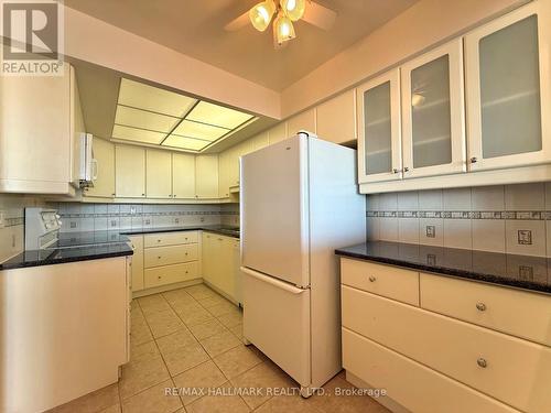 1801 - 121 Ling Road, Toronto, ON - Indoor Photo Showing Kitchen