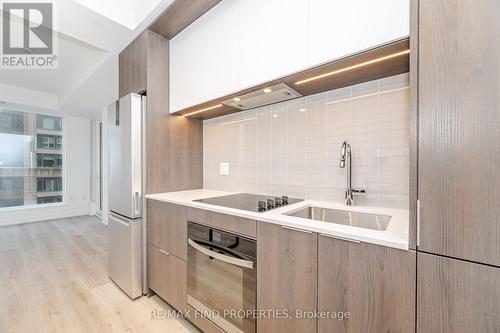 3105 - 395 Square One Drive, Mississauga, ON - Indoor Photo Showing Kitchen With Upgraded Kitchen