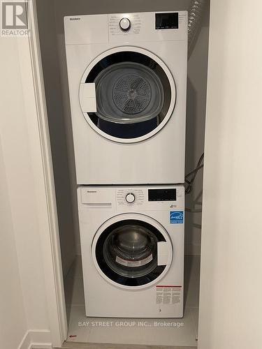 701 - 15 Holmes Avenue, Toronto, ON - Indoor Photo Showing Laundry Room