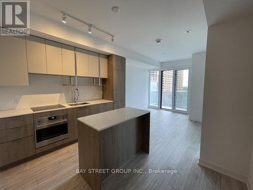 701 - 15 Holmes Avenue, Toronto, ON - Indoor Photo Showing Kitchen