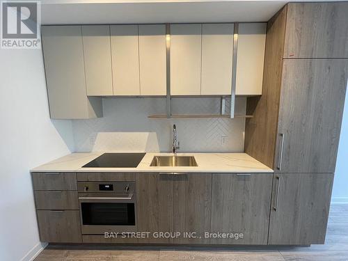 701 - 15 Holmes Avenue, Toronto, ON - Indoor Photo Showing Kitchen