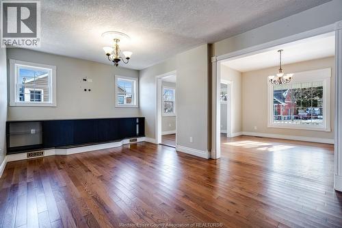 30 Mill Street East, Kingsville, ON - Indoor Photo Showing Living Room