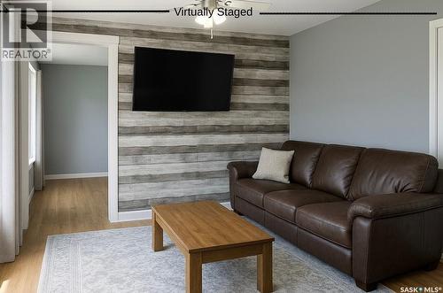 38 Railway Avenue, Plenty, SK - Indoor Photo Showing Living Room