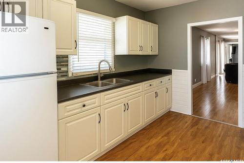 38 Railway Avenue, Plenty, SK - Indoor Photo Showing Kitchen With Double Sink