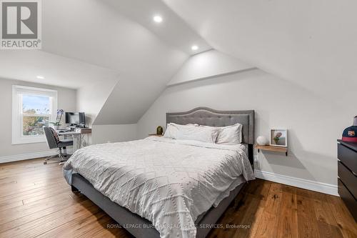 373 Emerald Street N, Hamilton, ON - Indoor Photo Showing Bedroom