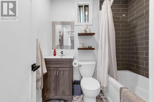 373 Emerald Street N, Hamilton, ON - Indoor Photo Showing Bathroom