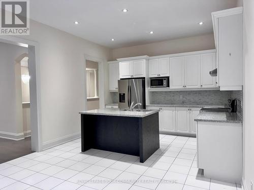 38 Elverton Crescent, Brampton, ON - Indoor Photo Showing Kitchen