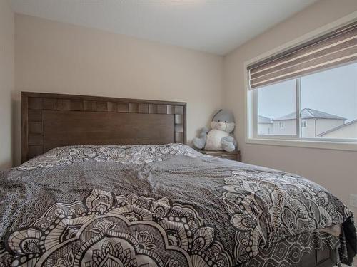 77 Larry Vickar Dr, Winnipeg, MB 