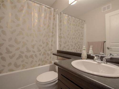 77 Larry Vickar Dr, Winnipeg, MB 