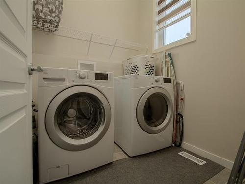 77 Larry Vickar Dr, Winnipeg, MB 