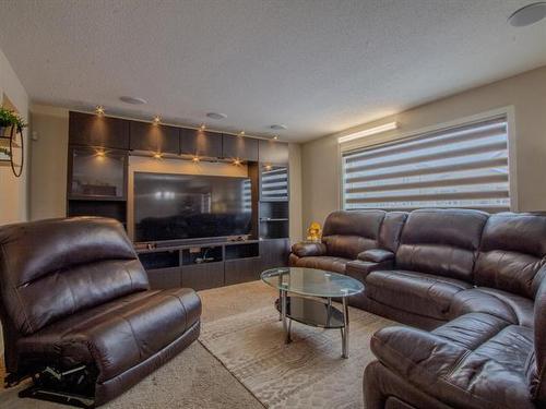 77 Larry Vickar Dr, Winnipeg, MB 