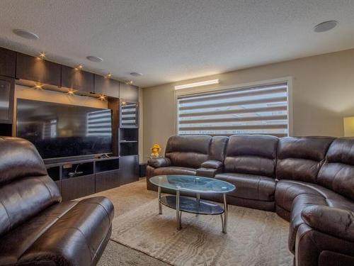 77 Larry Vickar Dr, Winnipeg, MB 