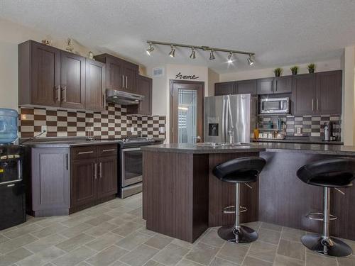 77 Larry Vickar Dr, Winnipeg, MB 