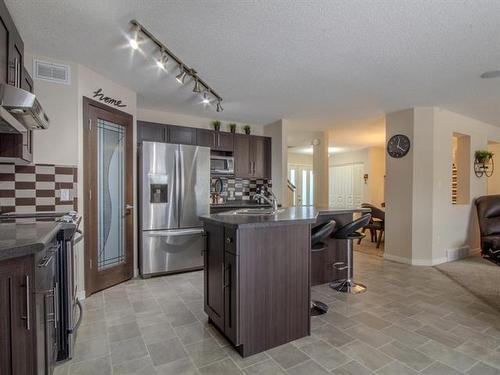 77 Larry Vickar Dr, Winnipeg, MB 