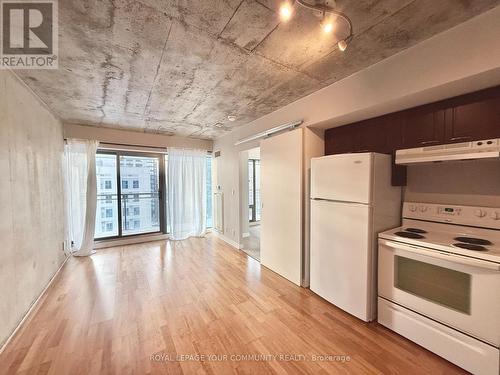 1305 - 22 Wellesley Street, Toronto, ON - Indoor Photo Showing Kitchen