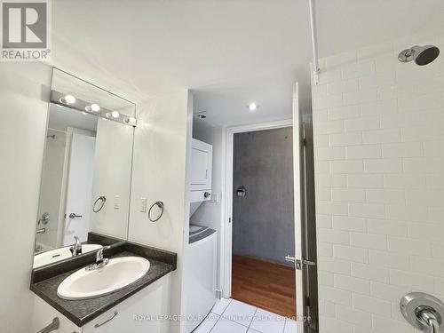 1305 - 22 Wellesley Street, Toronto, ON - Indoor Photo Showing Bathroom