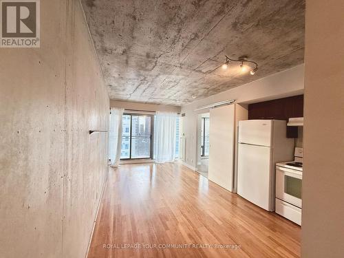 1305 - 22 Wellesley Street, Toronto, ON - Indoor Photo Showing Kitchen