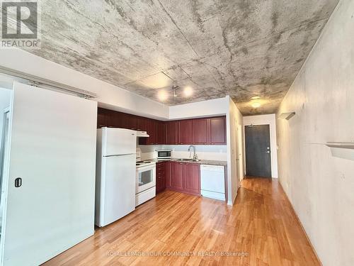 1305 - 22 Wellesley Street, Toronto, ON - Indoor Photo Showing Kitchen