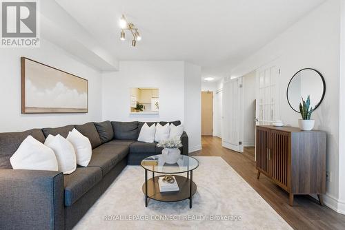 514 - 711 Rossland Road E, Whitby, ON - Indoor Photo Showing Living Room