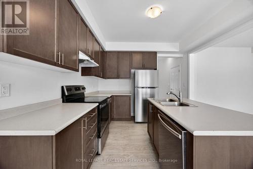 62 Nicort Road, Wasaga Beach, ON - Indoor Photo Showing Kitchen With Double Sink With Upgraded Kitchen