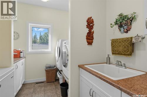 4005 3Rd Avenue W, Waldheim, SK - Indoor Photo Showing Laundry Room