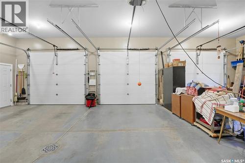 4005 3Rd Avenue W, Waldheim, SK - Indoor Photo Showing Garage