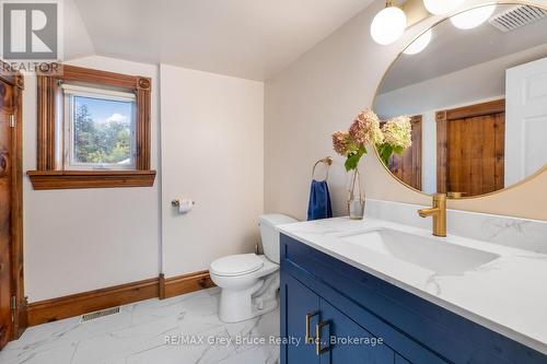13 King Street, Brockton, ON - Indoor Photo Showing Bathroom